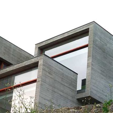 Ejecutamos bloques de viviendas o unifamiliares. Trabajamos tanto para la administración tanto la Administración Pública como para promotores privados. Dentro de esta división ofrecemos la posibilidad de realizar “Proyectos llave en mano”, colaborando estrechamente con diferentes Ingenierías, y con nuestra oficina técnica.